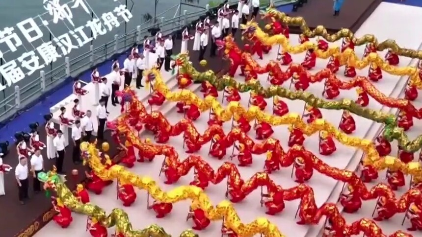 陕西安康：汉江龙舟竞渡庆端午