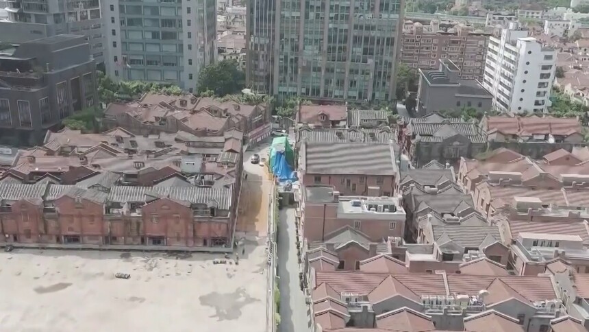 上海张园重达7500吨石库门建筑群归位