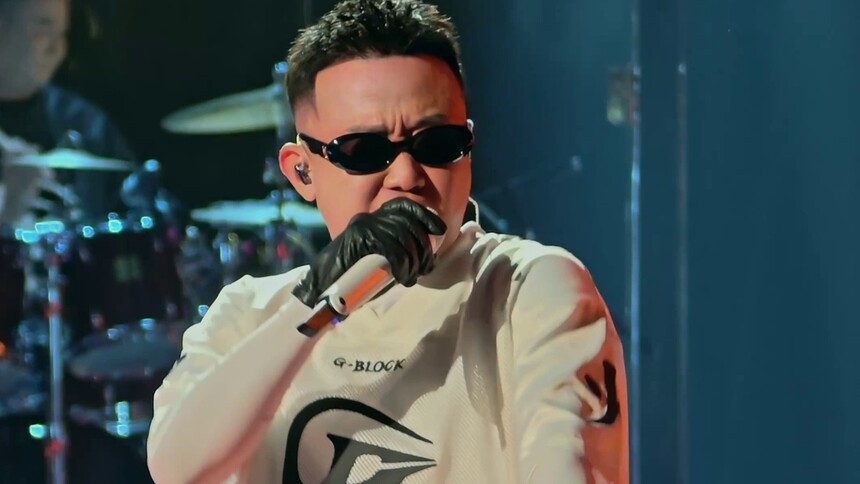 直拍：GAI周延《山城棒棒军》