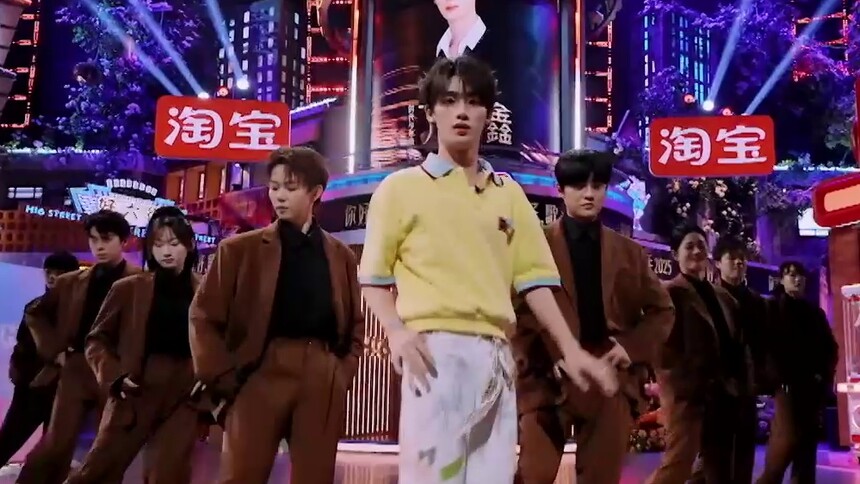 丁程鑫跳扫腿舞