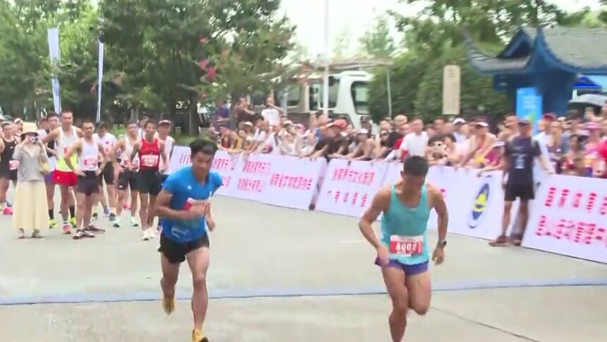 连线记者冯亚超：首日比赛成绩新鲜出炉 明天赛事亮点抢鲜看