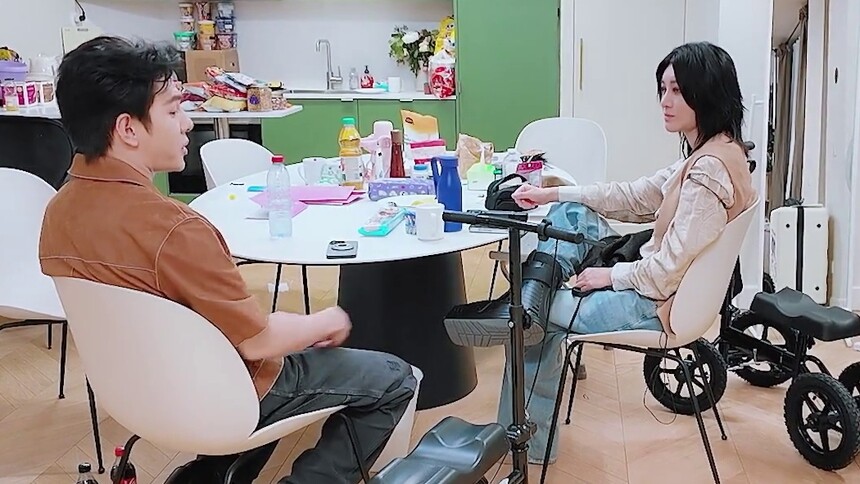 李佳琦邀约尚雯婕参观公司