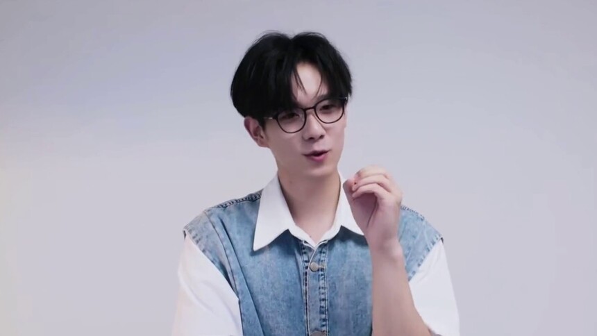 郑方一旅行必备是“享受自由的心” 太有松弛感了！