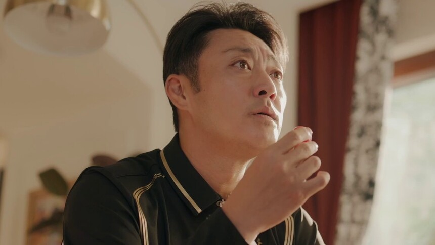 杨明彪监视儿子被发现，十五和父亲大吵一架离家