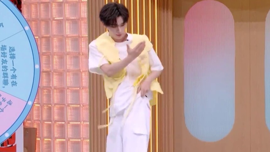 丁程鑫教辛云来杨迪跳刀马舞