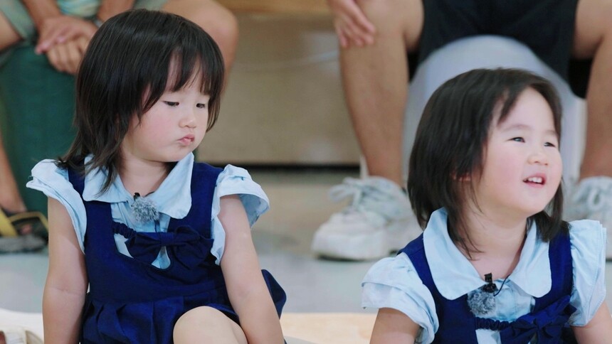 《宝妈时光里》10月15日看点：萌娃们给妈妈准备“欢迎歌”！“玩偶”陪玩竟遭遇争吵