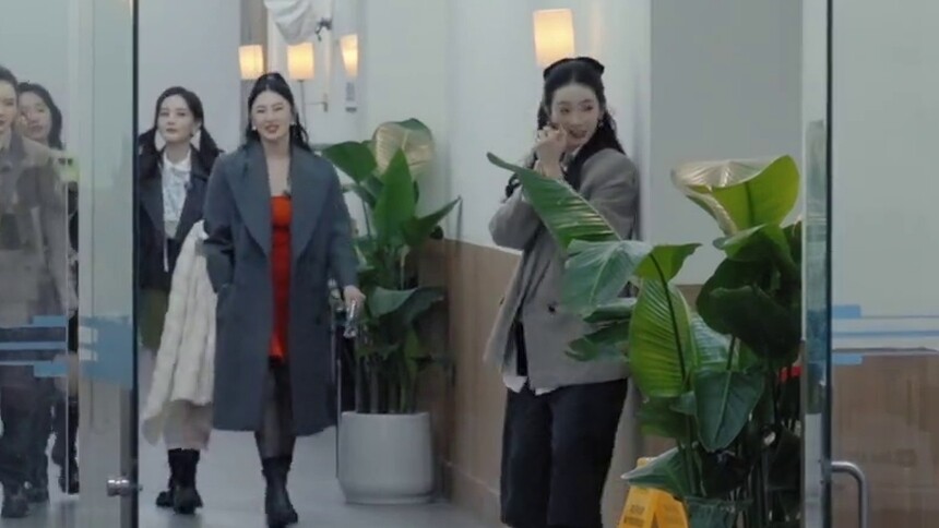 爆笑！张艺凡上演好一出“特工”大戏