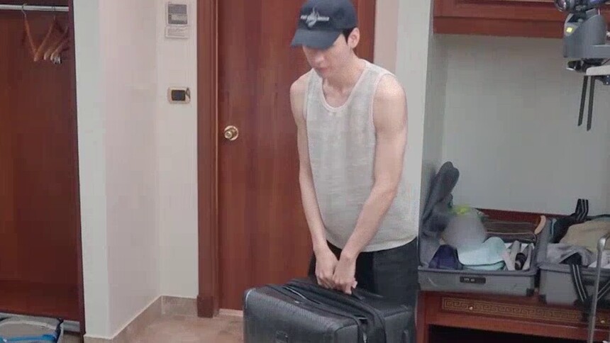 《花儿与少年·同心季》动感地带芒果卡独家高光花絮第8期：三姐妹走心夜谈 龚俊收拾行李直拍大放送