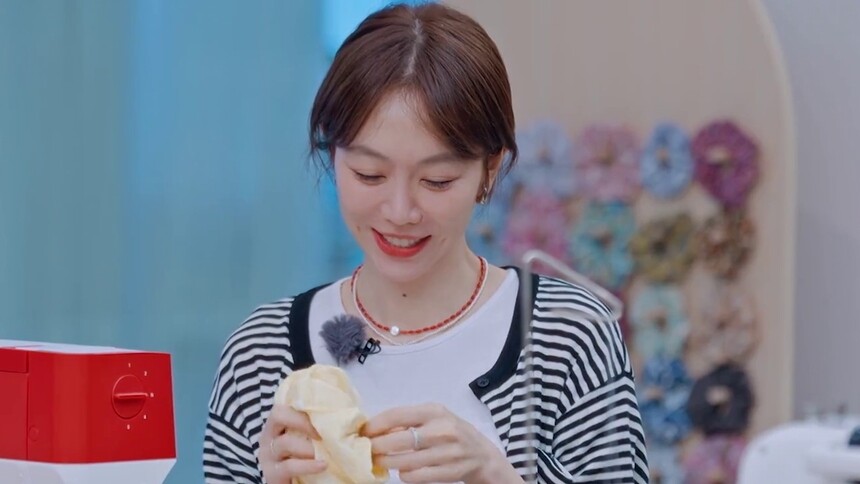 巧手生花 姜妍自制大肠发圈成摊位爆款