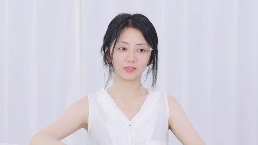 蘑菇屋里编好戏！谭松韵挑战抽卡即兴演绎