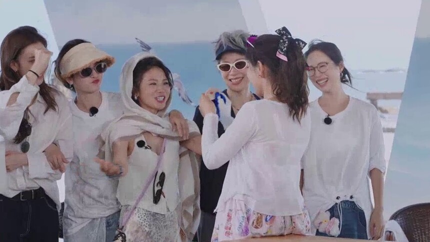 姐姐们太宠李艺彤了