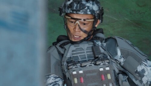 蛟龙小队与可疑武装激烈交火