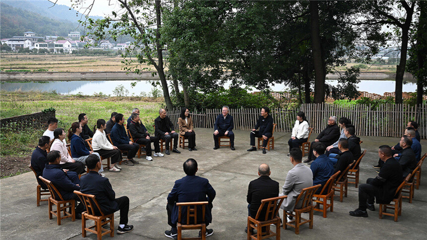 沈晓明在益阳市碧云峰村宣讲党的二十届四中全会精神 让老百姓过上更好的日子
