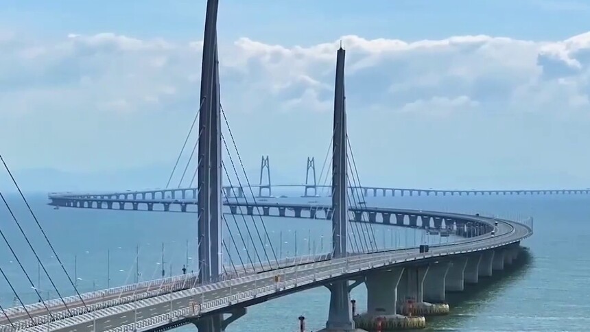 跨越深圳湾大桥 全运会首个跨境马拉松开跑