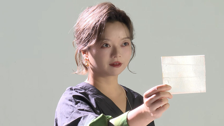 《再见爱人5》海报侧拍：张春眼神有戏情绪饱满
