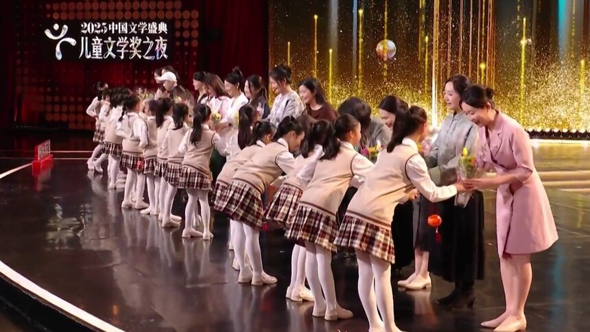 每一本好书的背后 都有一群低调的幕后英雄