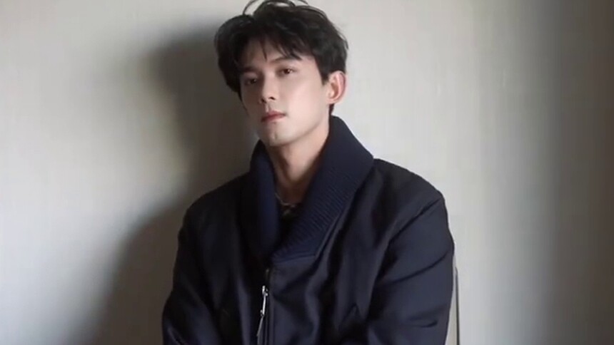 吴磊工作室分享工作视频 黑系造型衬出神秘故事感