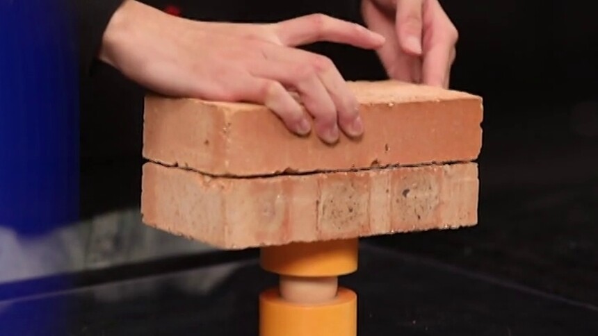 鸡蛋为什么压不破？