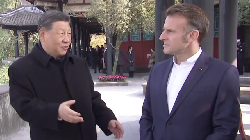 习近平同法国总统马克龙在成都进行友好交流