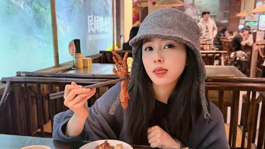 白鹿分享重庆vlog 吃美食见老友活力拉满