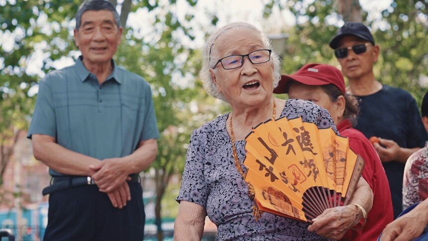 103岁的“炙热少女”周学敏把思念与陪伴唱进清风