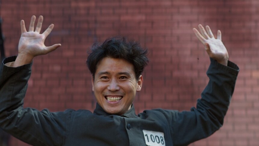 顾博轩拔河故意认输，将生的希望留给少年孙明亮