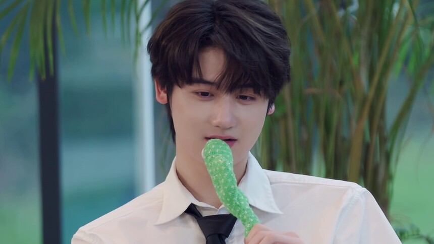 未播花絮：小一和妹妹大厅玩玩具