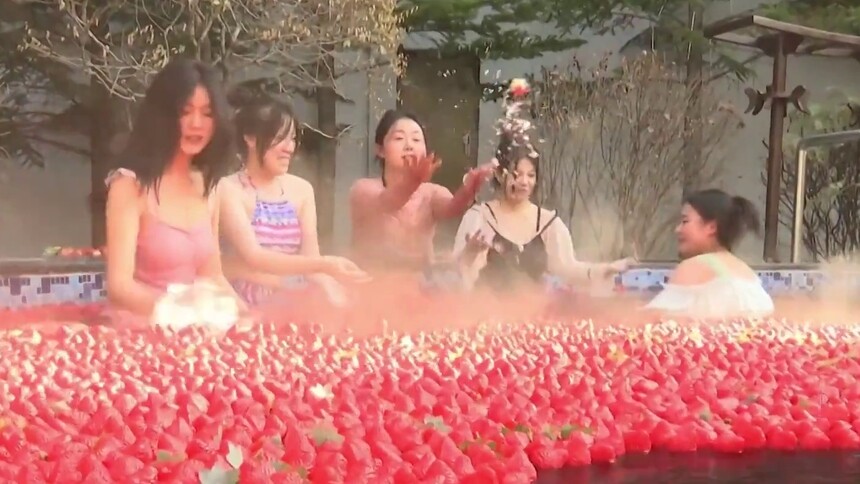 辽宁丹东以冰雪温泉莓迎八方游客