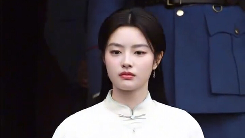 徐若晗《玉簟秋》旗袍路透 米白造型尽显角色气质