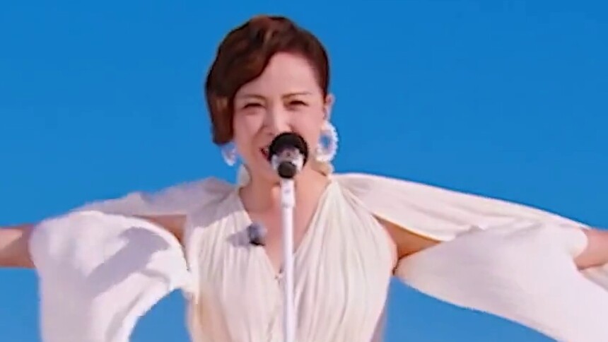 邓萃雯《共同渡过》心动直拍