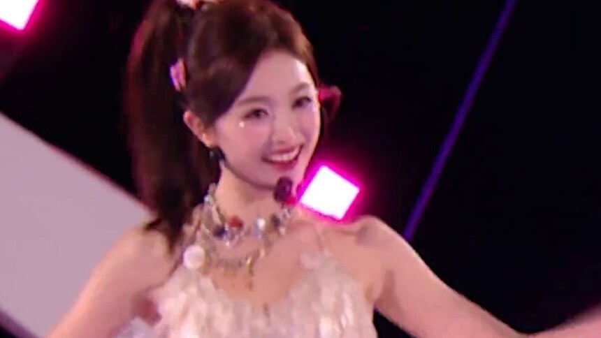 吴宣仪/马吟吟《夏天》心动直拍