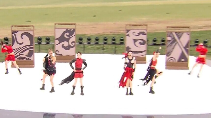 王蓉/谭薇/何泓姗/彭小苒《东方》心动直拍