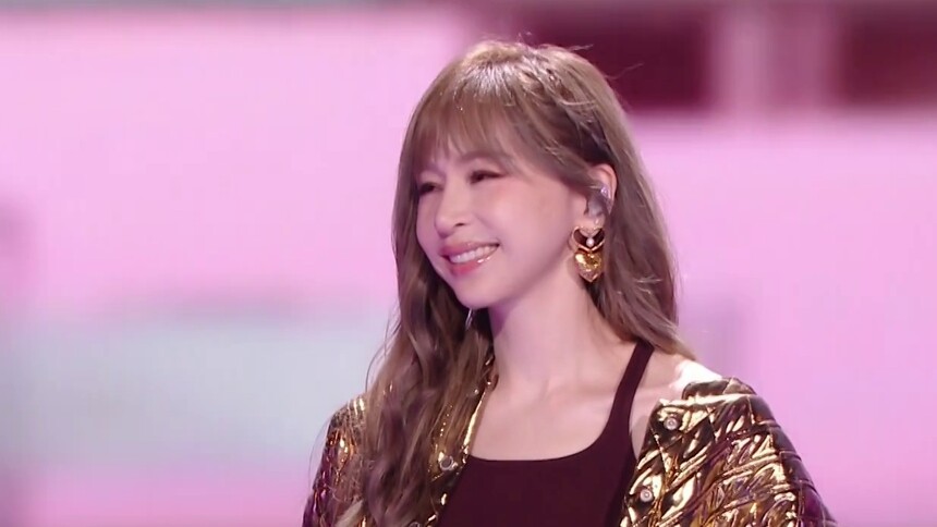 纯享：王心凌 智元机器人《第一次爱的人》《心电心》《Honey》《爱你》《彩虹的微笑》