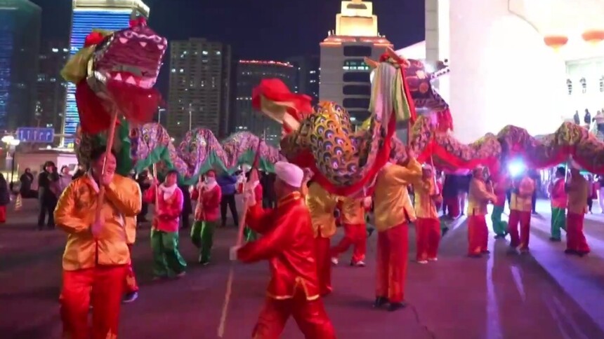 浑身“溜圆”的张氏皇苑龙尽情闹元宵