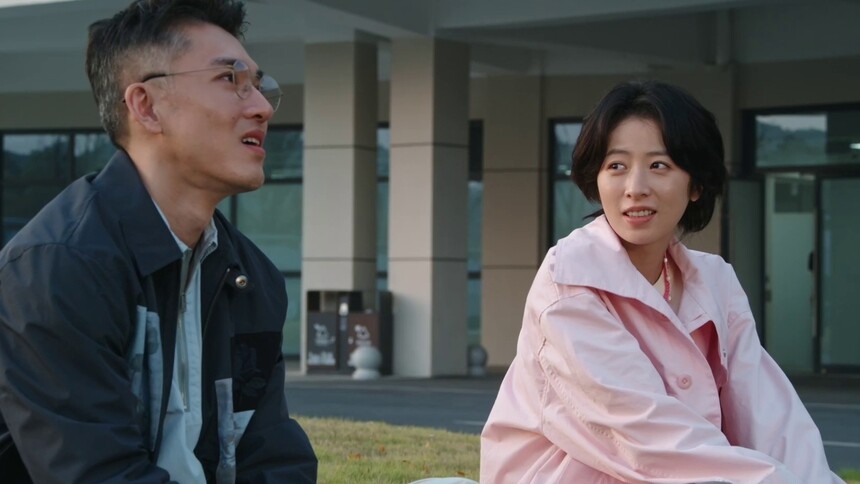 顾云苏秦宇轩草坪谈心，回忆二人过往点滴