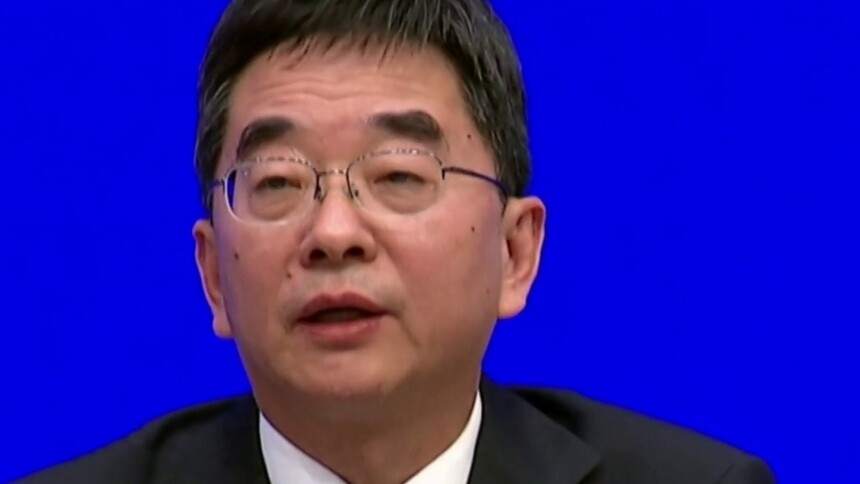 不允许城镇居民到农村购买农房、宅基地，不允许退休干部到农村占地建房