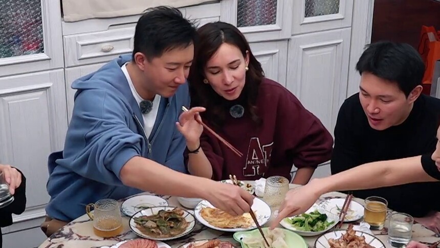 《妻子的浪漫旅行2025》卢靖姗韩庚为吃出硬币狂炫饺子