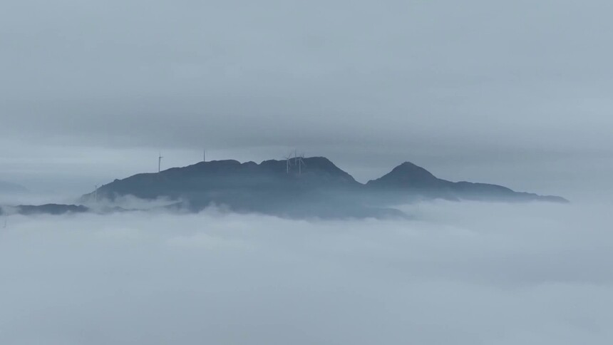 宁远：冷空气带来雾凇云海景观