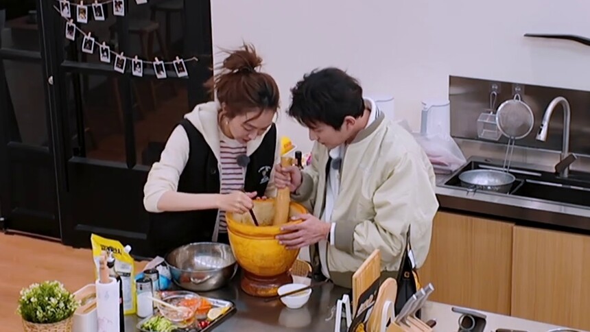 《姜姜好》3月13日精彩看点：姜妍大左准备美食状况百出？