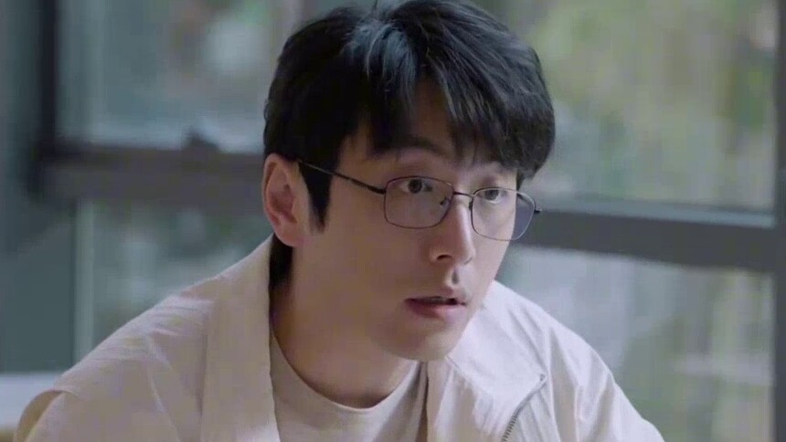 刘梓懿秦文彬吃饭，秦文彬解释换主治医生的事情一概不知，其他几人吃瓜