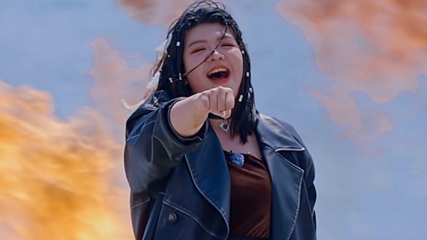 一公赛前秀直拍：刘禹彤《Girl On Fire》