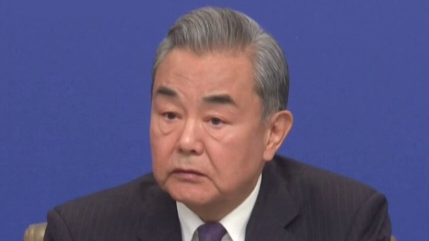 两会·外长记者会｜王毅谈外交为民：天涯咫尺，祖国常在