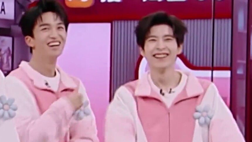 文韬黄子弘凡现场量腿长