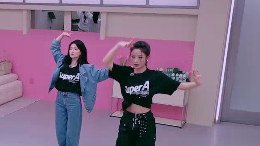 谁见了都迷糊！侯佩岑秒变陈昊宇陈丽君迷妹