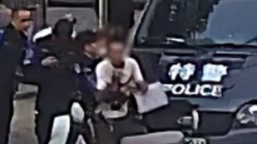 21岁特巡警肖辉，7秒救下一条命！
