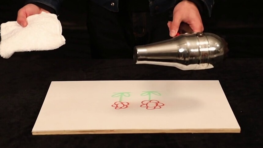 如何用吹风机去彩笔渍？