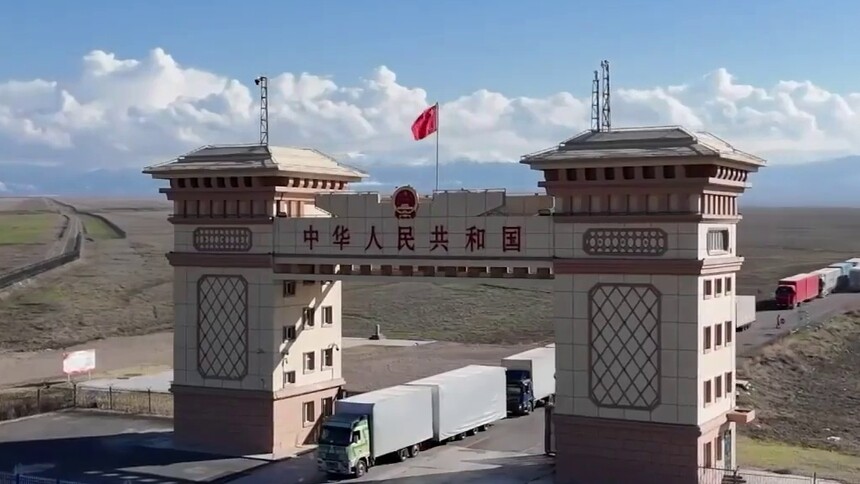 新疆都拉塔口岸2025年客货流量实现双增长