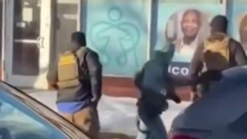 “古德之死”城市又出血案：一美国人在移民执法中被枪杀 当地市长怒了