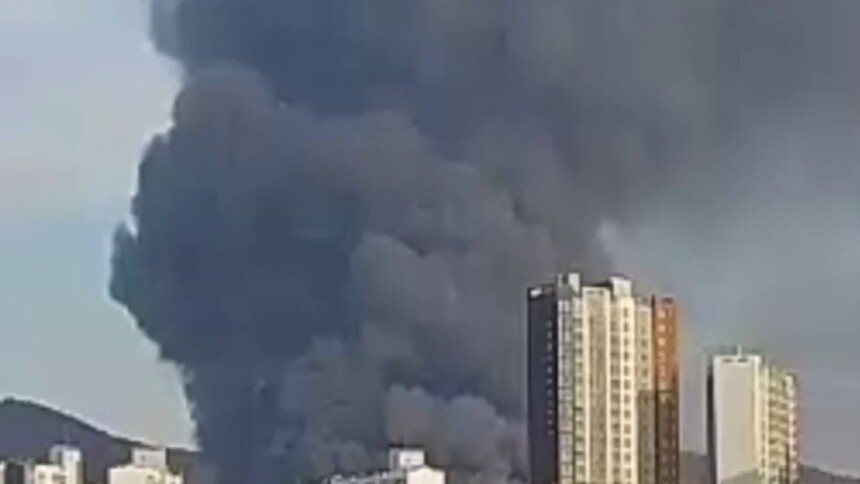 韩国忠清北道阴城一工厂发生火灾