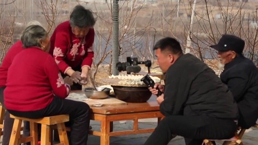 李涛和他的方言说唱银发“天团”